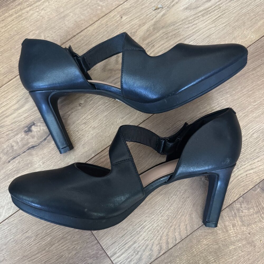 Clarks Women's Ambyr Glow Pump Black 9.5